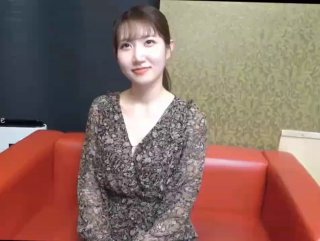 女人穿上性感粉红装，我只能用下面拚死抵抗了.....